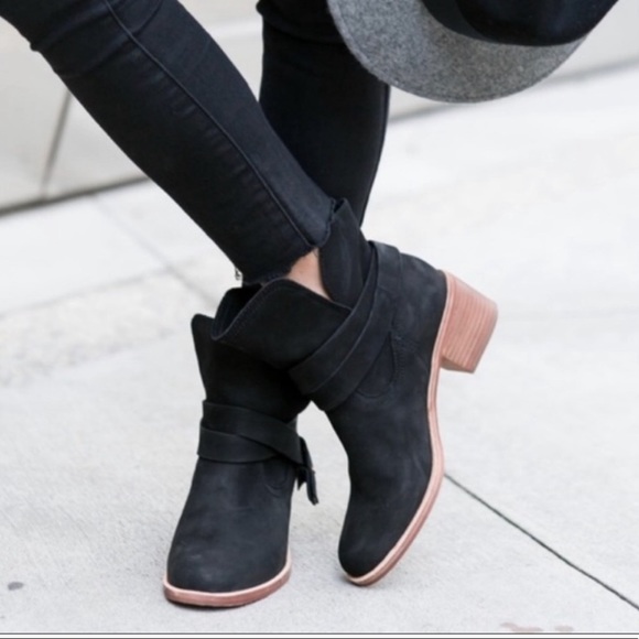 UGG Elora Suede Nubuck Leather Bootie Black 6.5